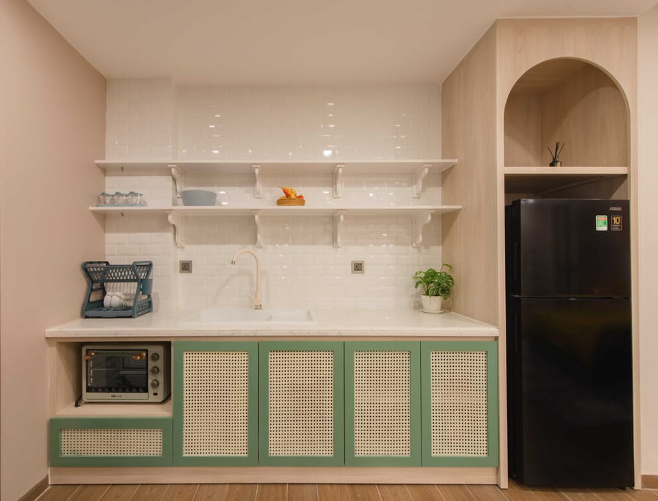 Seasonal 1-bedroom apartment | Private kitchen | Electric kettle, cookware/dishes/utensils