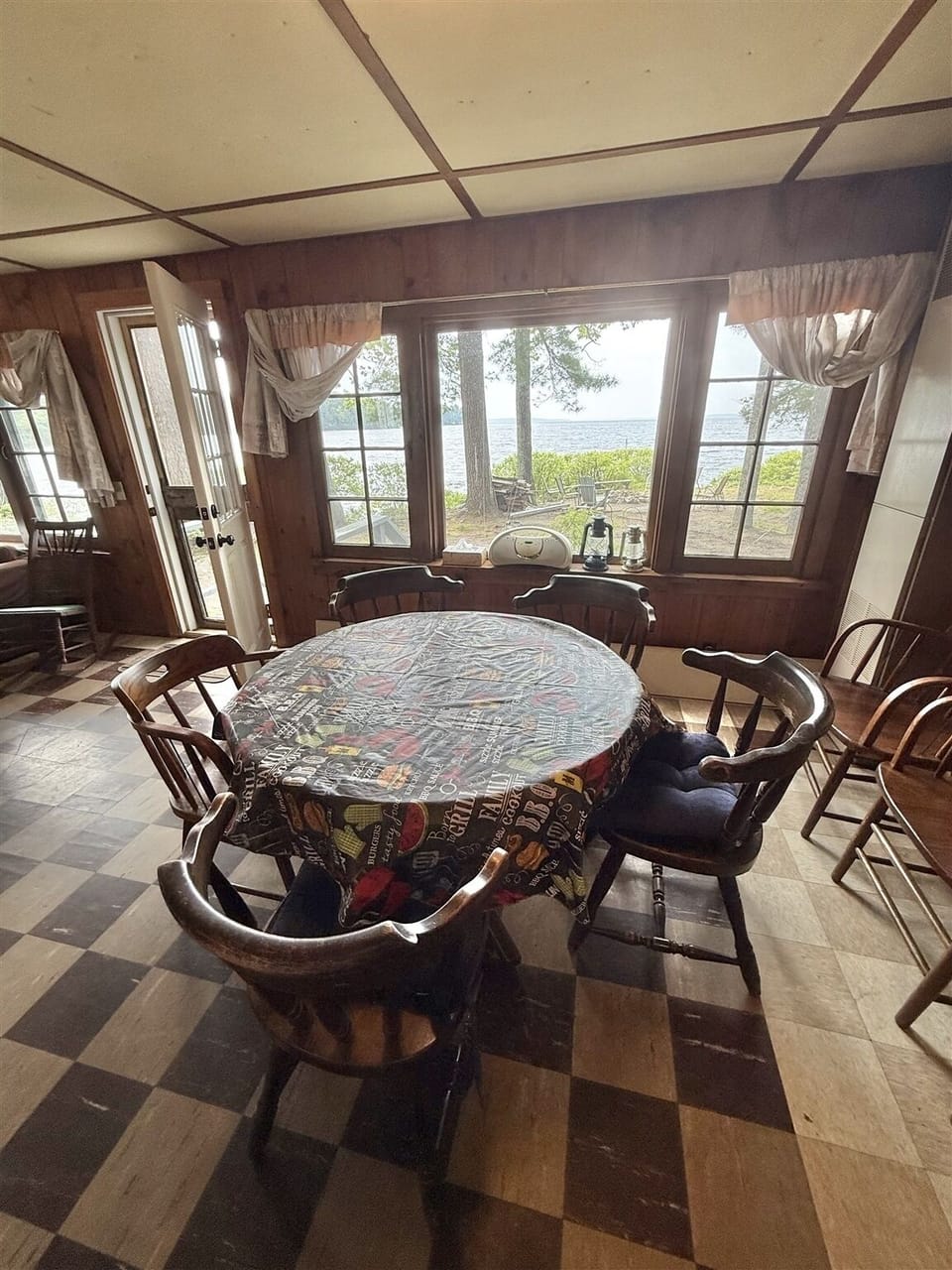 Cabin, 4 Bedrooms | Dining
