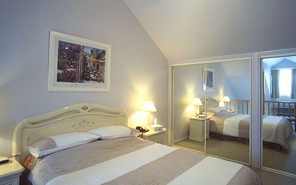 Down comforters, pillowtop beds, minibar, in-room safe