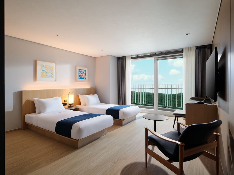 Comfort Deluxe Twin | Free minibar items, desk, laptop workspace, free WiFi