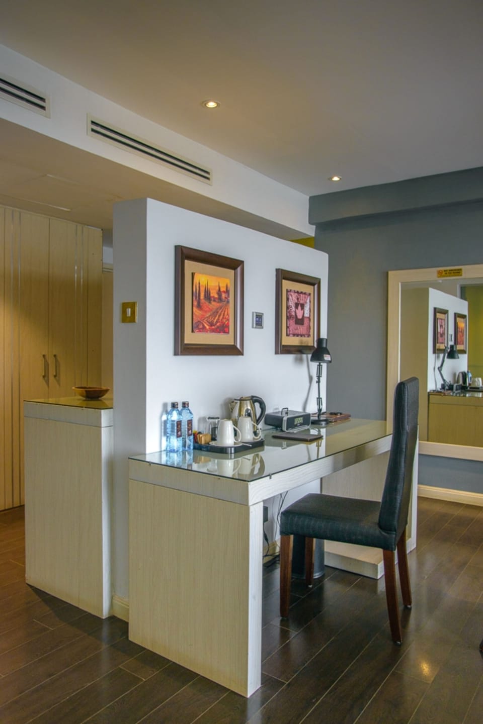 Suite | Coffee and/or coffee maker