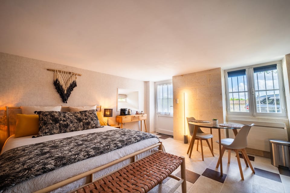 Luxury Studio, Ensuite, Vineyard View (Studio les Vignes) | Premium bedding, memory foam beds, individually decorated