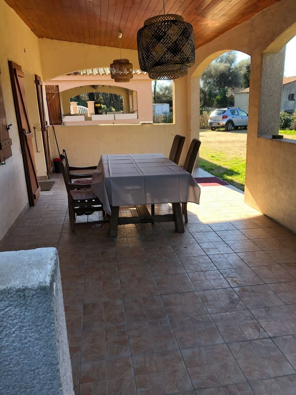 Outdoor dining