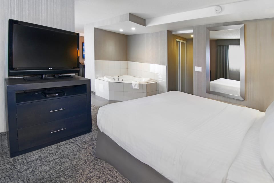 Suite, 1 King Bed with Sofa bed, Jetted Tub | Premium bedding, pillowtop beds, desk, blackout drapes