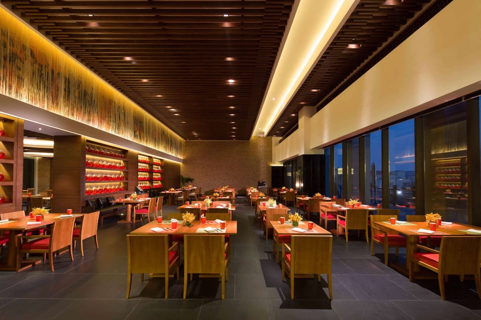 3 restaurants; breakfast, lunch, dinner, and brunch served