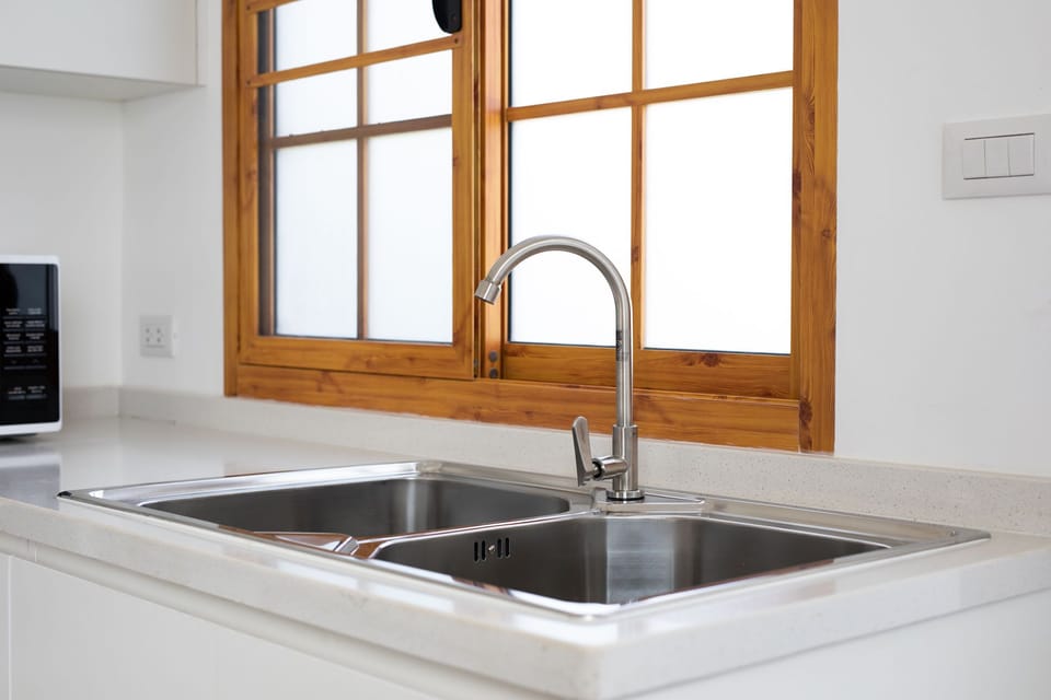 Comfort House | Private kitchen | Fridge, microwave, cookware/dishes/utensils