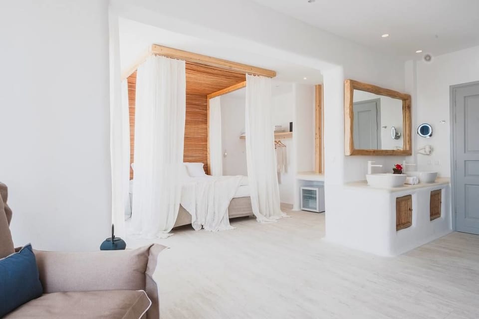 Honeymoon Suite | Bathroom sink