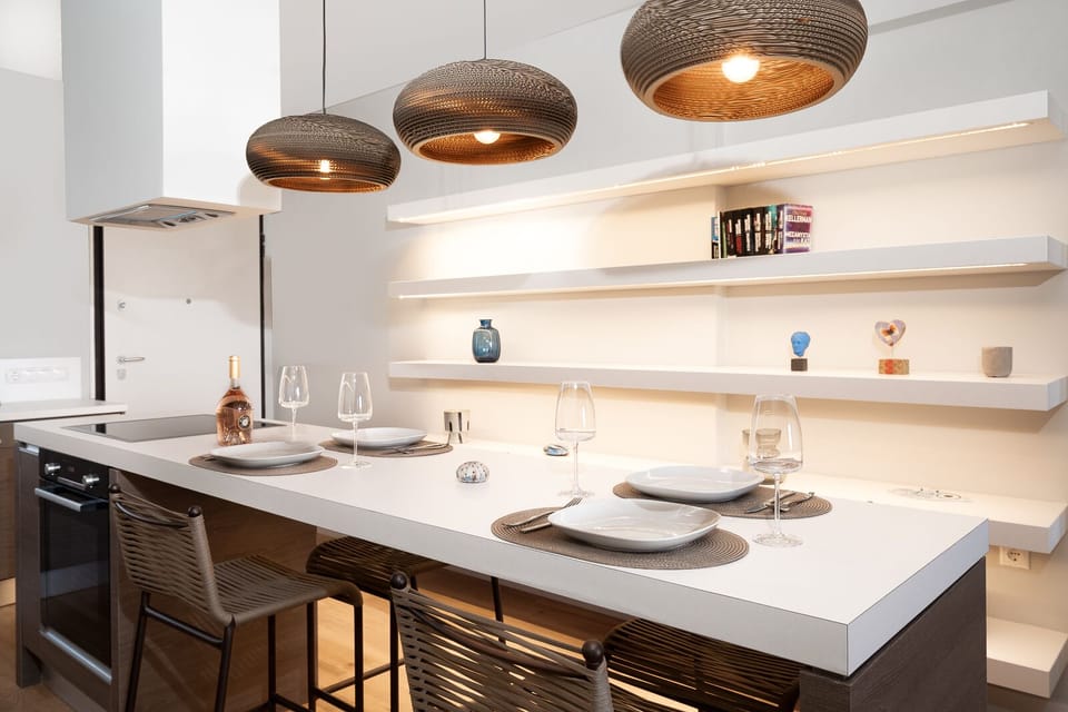 Design Quadruple Room | Private kitchen | Fridge, oven, cookware/dishes/utensils, kitchen islands