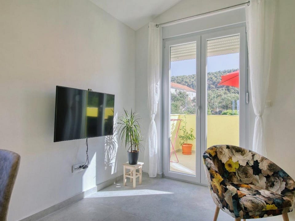 Apartment (One Bedroom Apartment with Balcony) | Interior