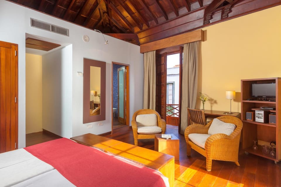 In-room safe, rollaway beds (surcharge), WiFi (free), bed sheets