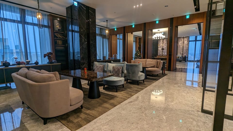 Public space: Premium lounge area that can be used for free