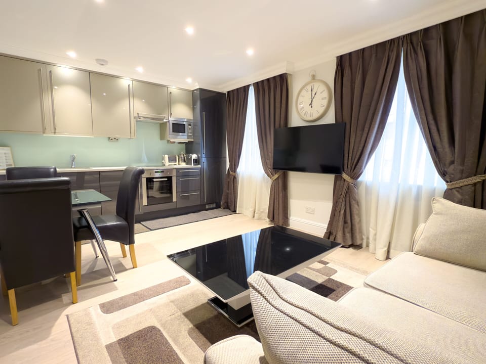 Living Room / Lounge
