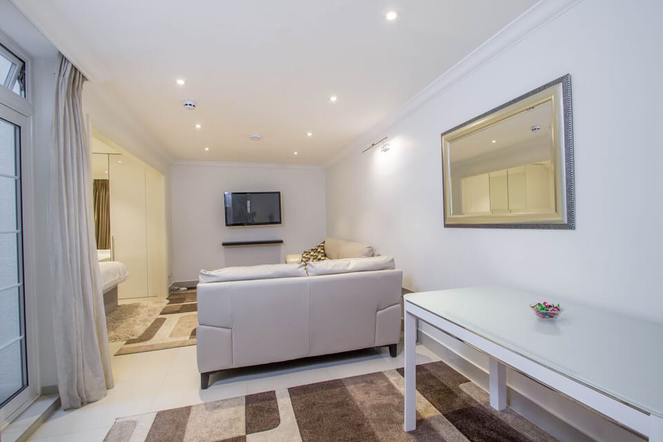 Living Room / Lounge