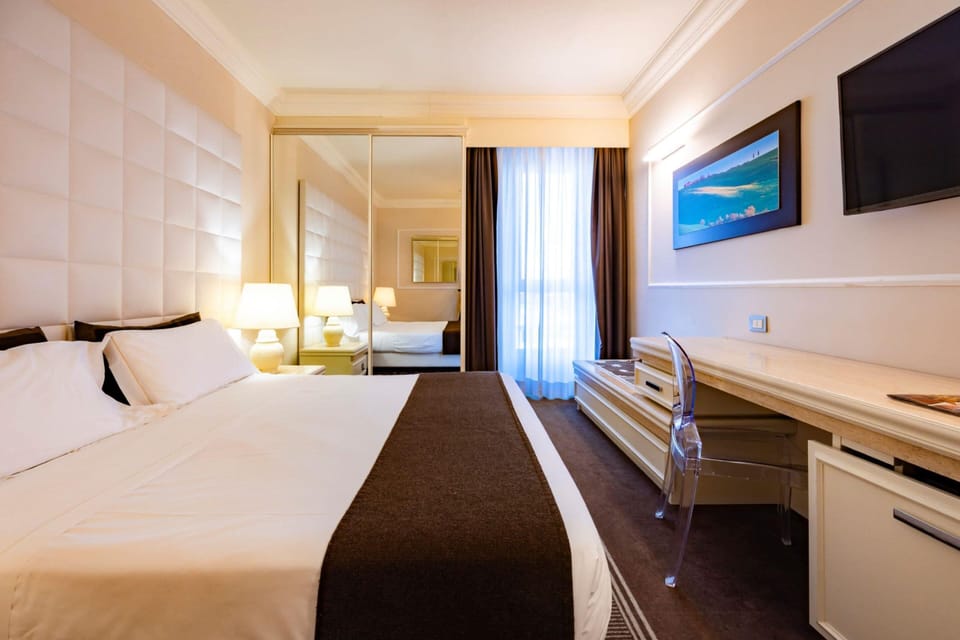Comfort Room | Premium bedding, minibar, in-room safe, desk