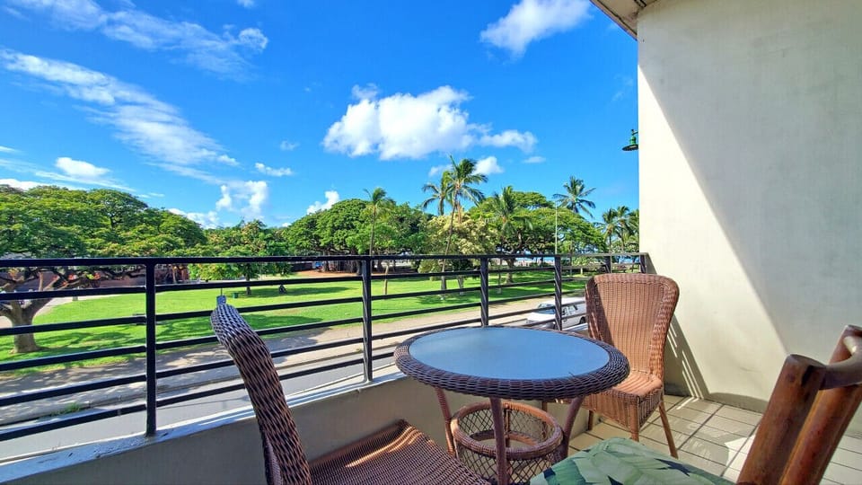 Private lanai, perfect location for drinks or breakfast.