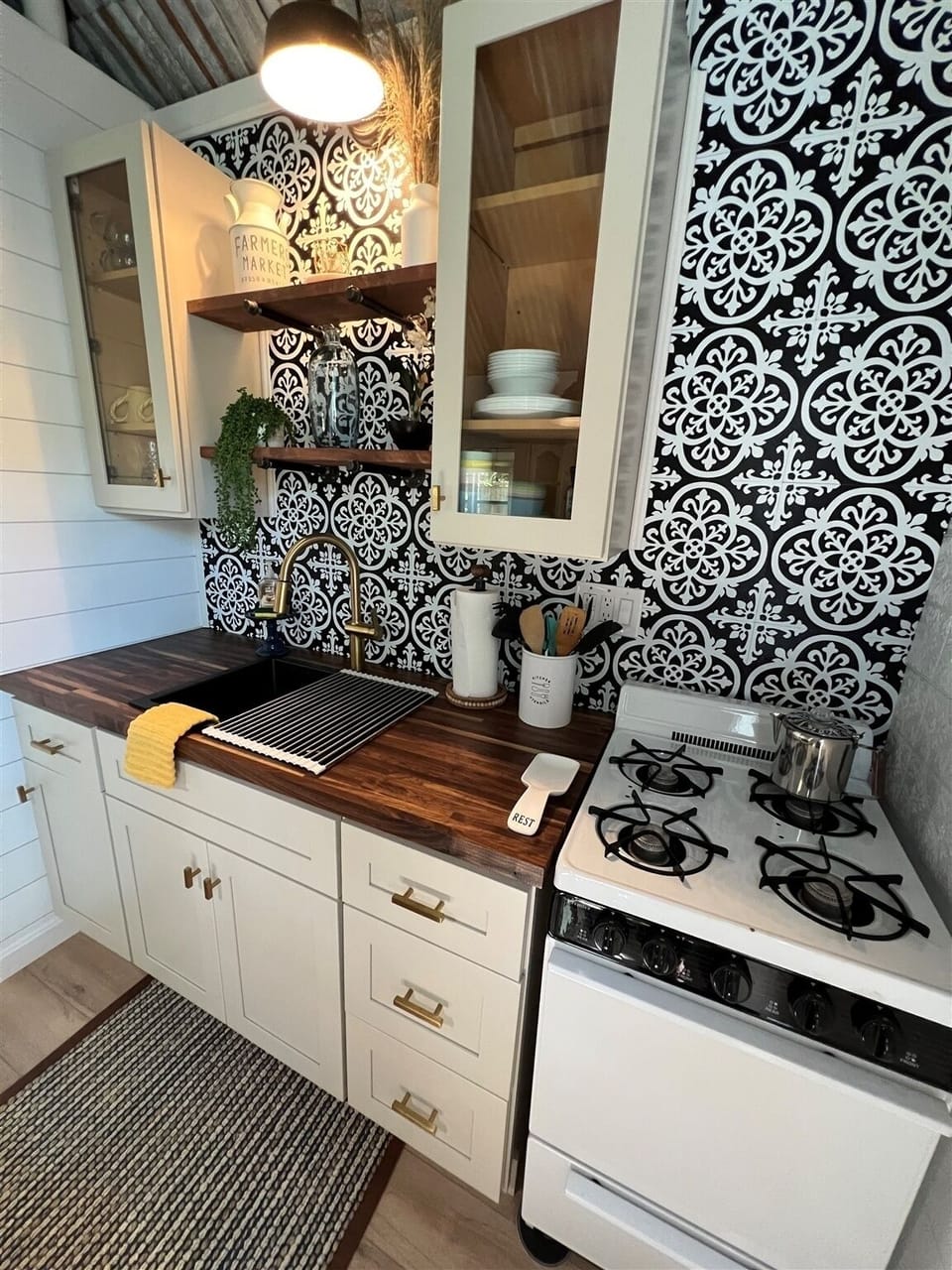 House, 4 Bedrooms | Private kitchen | Fridge, coffee/tea maker, toaster