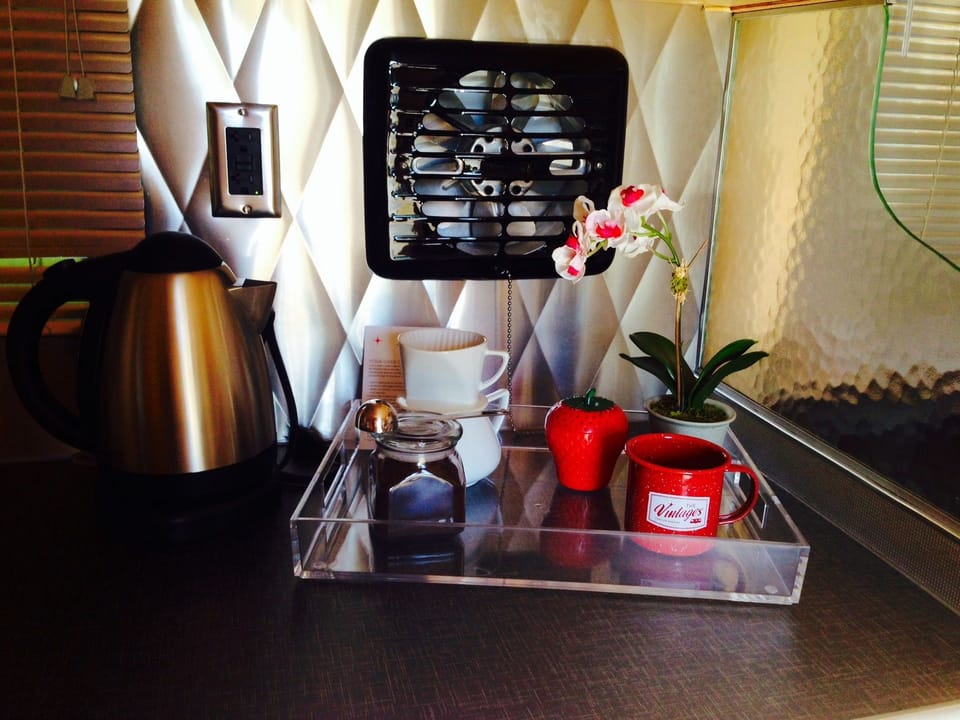1958 Oasis | Coffee and/or coffee maker