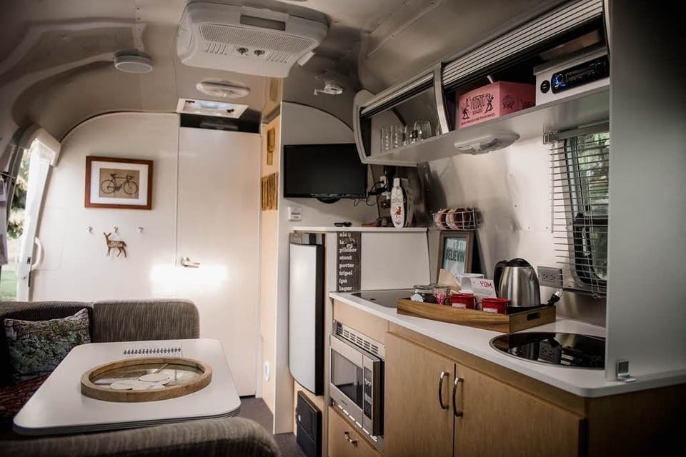 ASB Airstream Bambi | Private kitchen | Fridge, microwave, coffee/tea maker, cookware/dishes/utensils