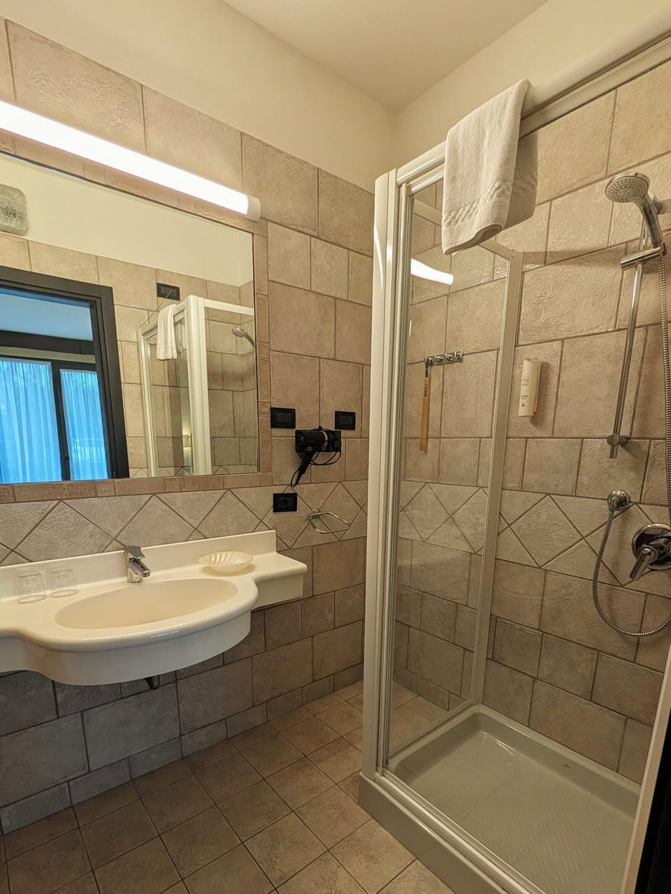 Economy Double Room | Bathroom | Shower, hair dryer, bidet, towels