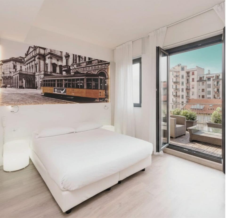 Premium Double or Twin Room | Minibar, in-room safe, desk, blackout drapes