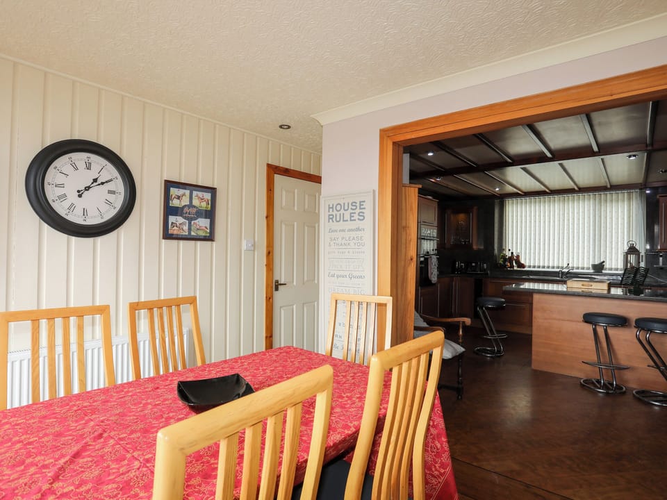 Cottage | Dining