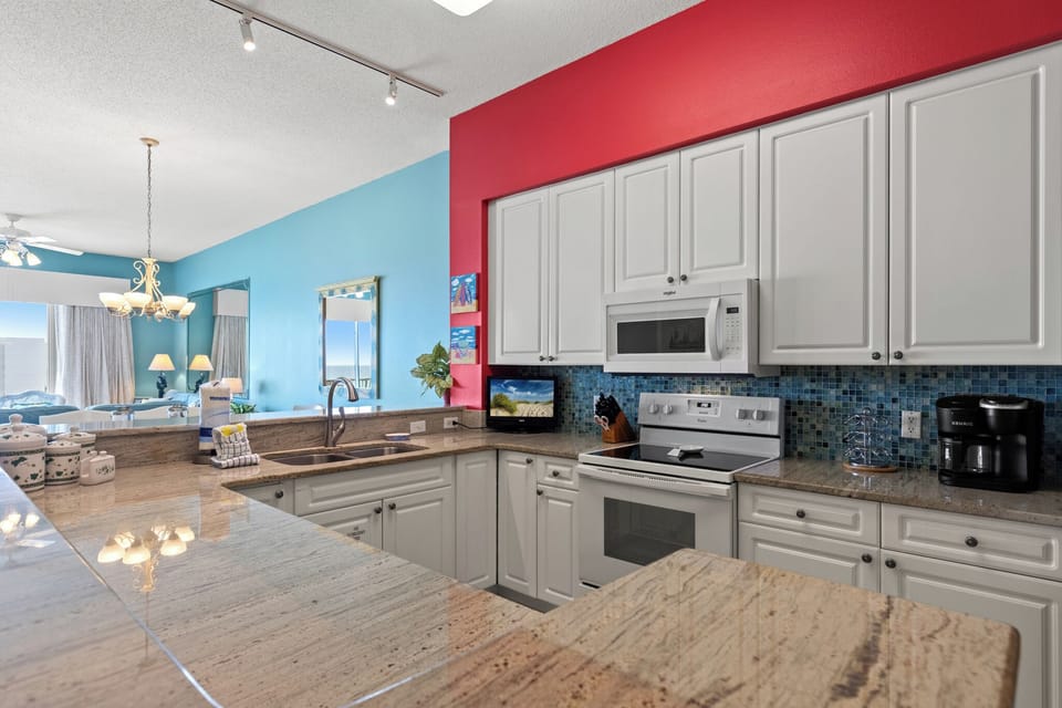 Condo, Multiple Beds, Balcony, Ocean View | Private kitchen | Fridge, microwave, oven, stovetop