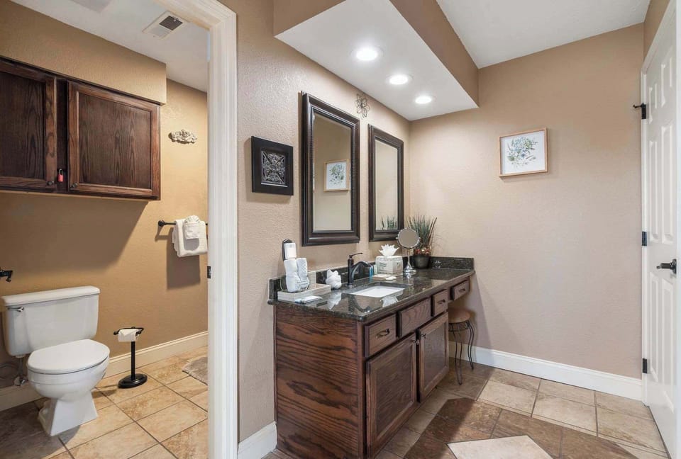 New Listing Twedt's Retreat - Balcony Views Apartment in Branson