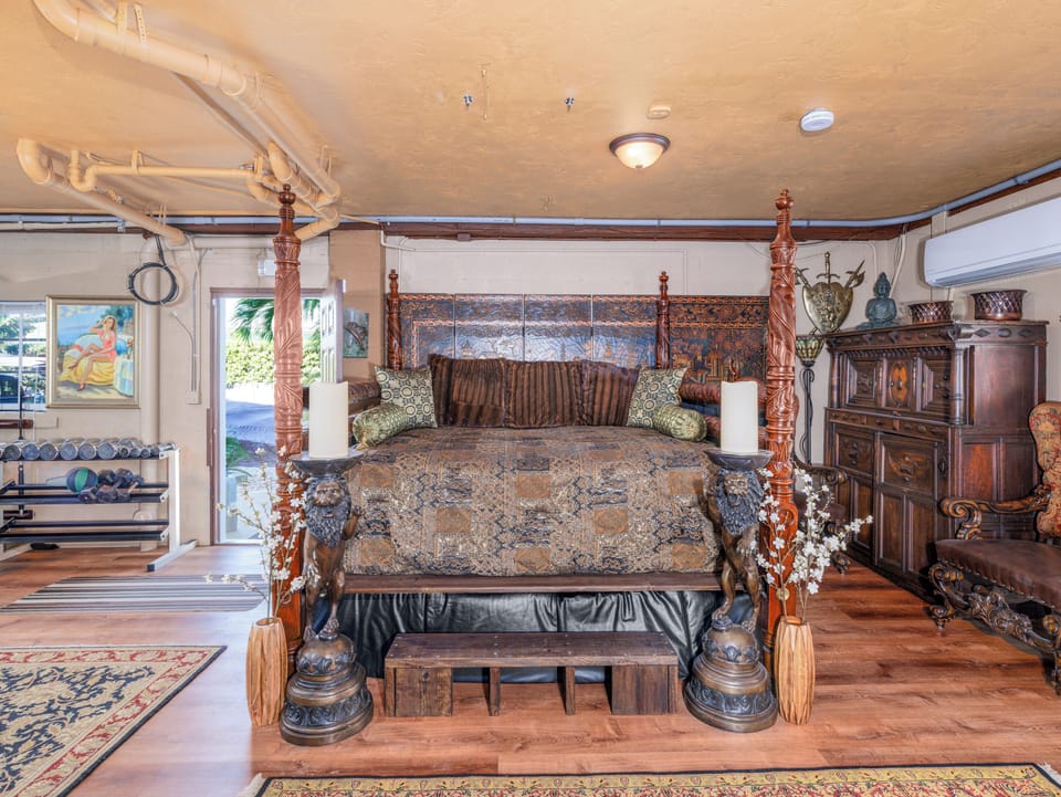 Fourth Bedroom - King Size Bed