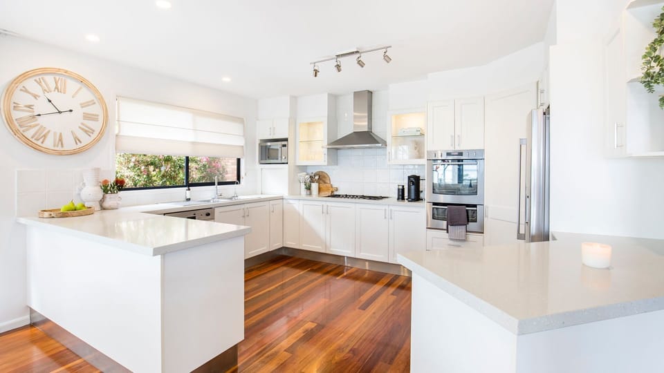 Latitude South Coast - vincentia holiday rentals full kitchen with oven