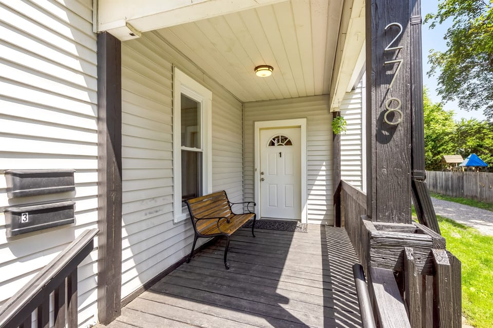 A great spot to greet guests and neighbors.