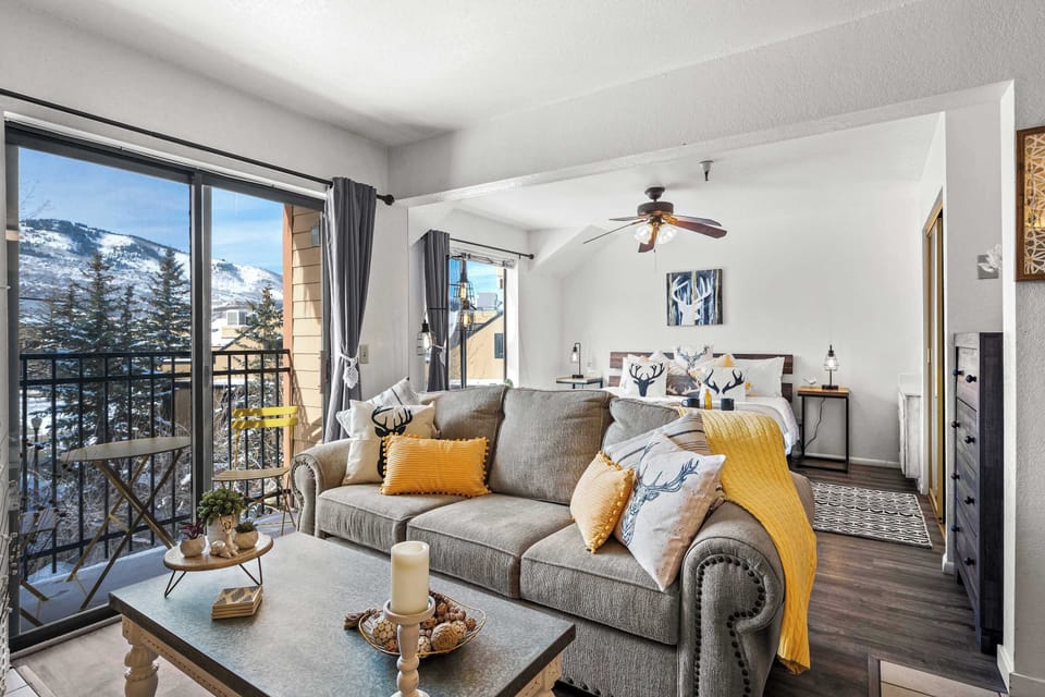 Studio Suite, 1 King Bed with Sofa bed, Hot Tub, Mountain View | Living area | 65-inch flat-screen TV with digital channels, fireplace