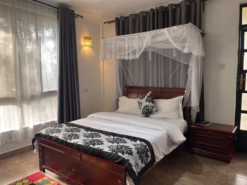 Deluxe Room | Desk, free WiFi