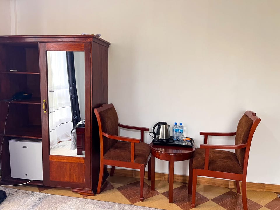 Deluxe Room | Desk, free WiFi