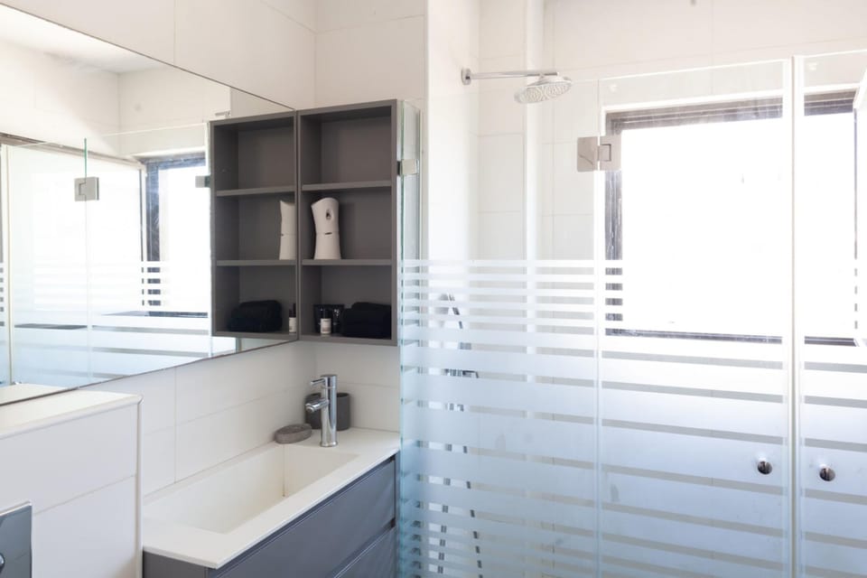 Daniel Ivoire in Tel Aviv-yafo Apartment in Tel Aviv-Yafo