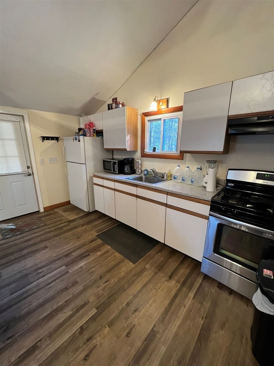 Cottage, 2 Bedrooms | Private kitchen | Fridge, oven, coffee/tea maker, toaster