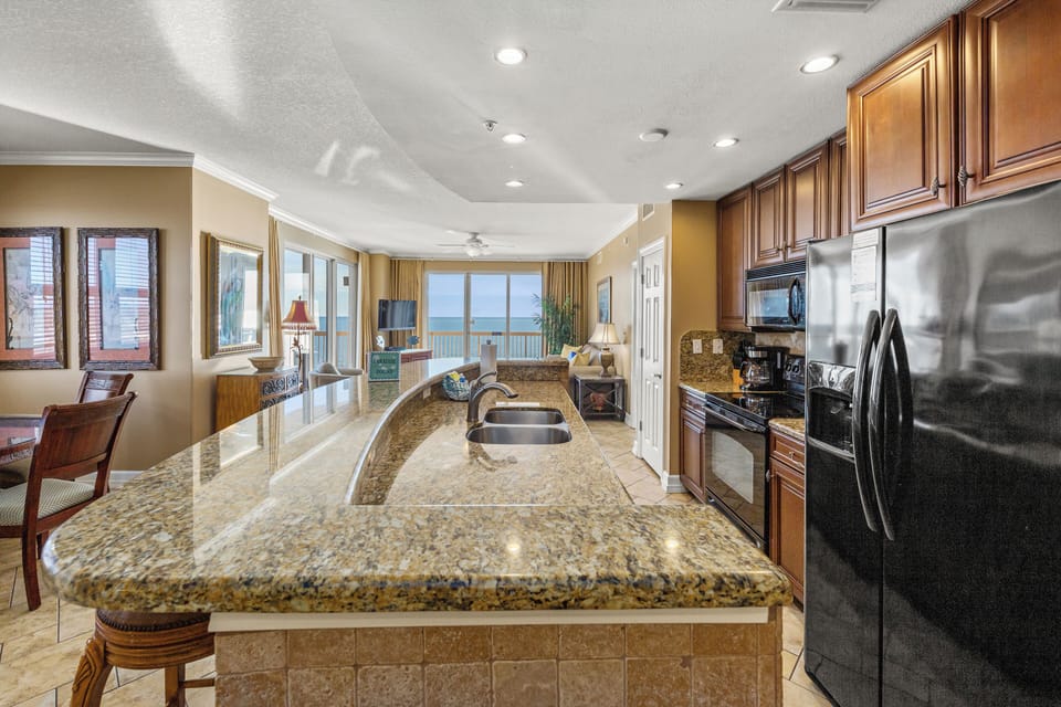 Condo, Multiple Beds, Balcony, Ocean View | Private kitchen | Fridge, microwave, oven, stovetop