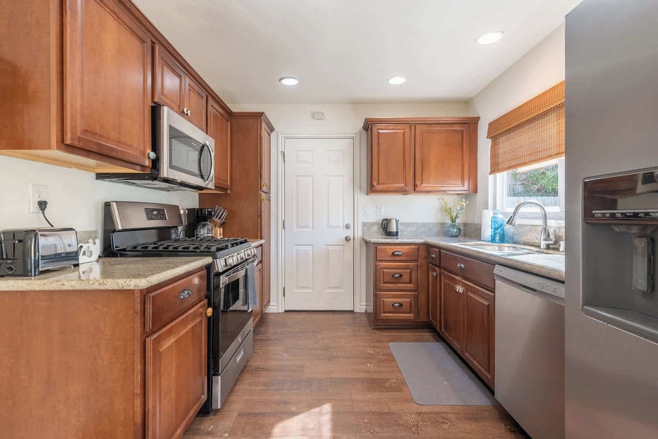 House, Multiple Beds, Pets Allowed, Garden View | Private kitchen | Fridge, microwave, oven, stovetop