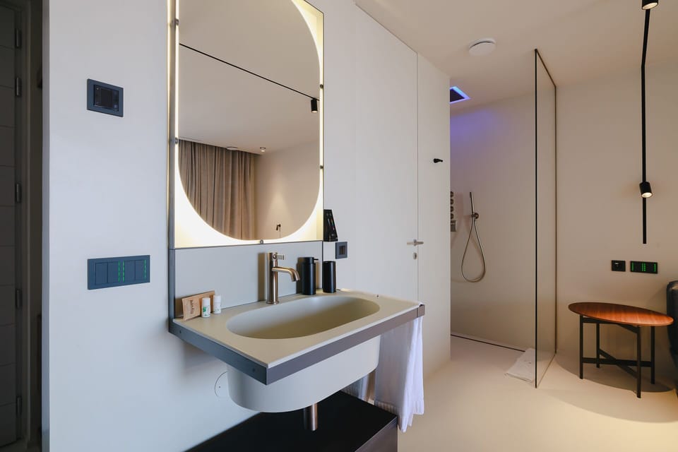 Deluxe Room | Premium bedding, down comforters, memory foam beds, in-room safe