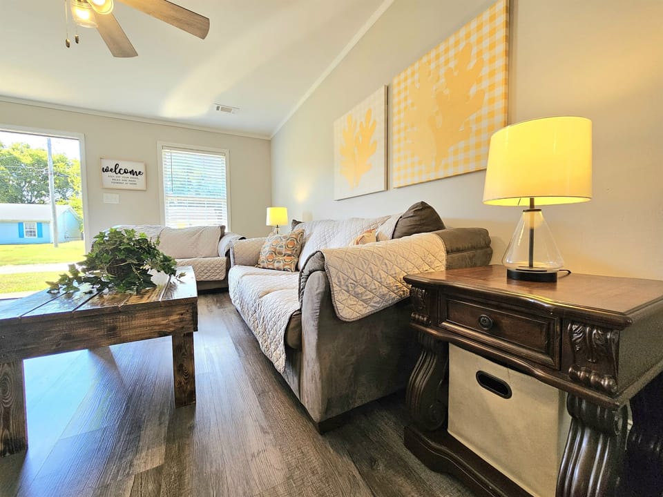 Book a stay with us and see why we're highly rated by guests on Airbnb. Whether you are traveling through, visiting family or playing at the Oak Grove Gaming Racing and Casino, we've got your