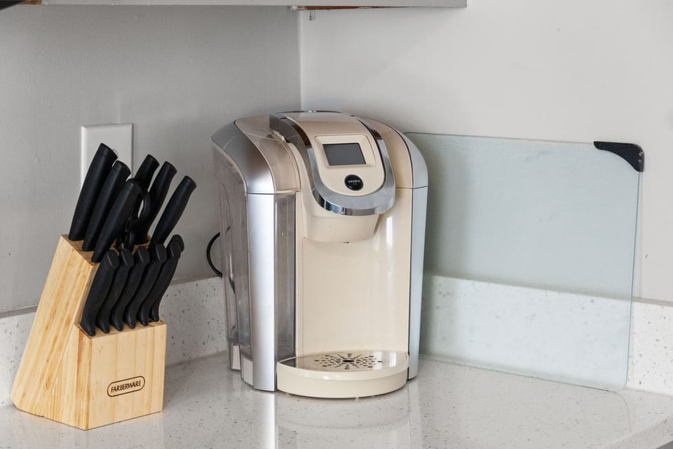 But first, coffee! We know how to get the day started before your long commute to Nashville or your short drive to Fort Campbell. Coffee pot, trash service, laundry units, and grill all included.