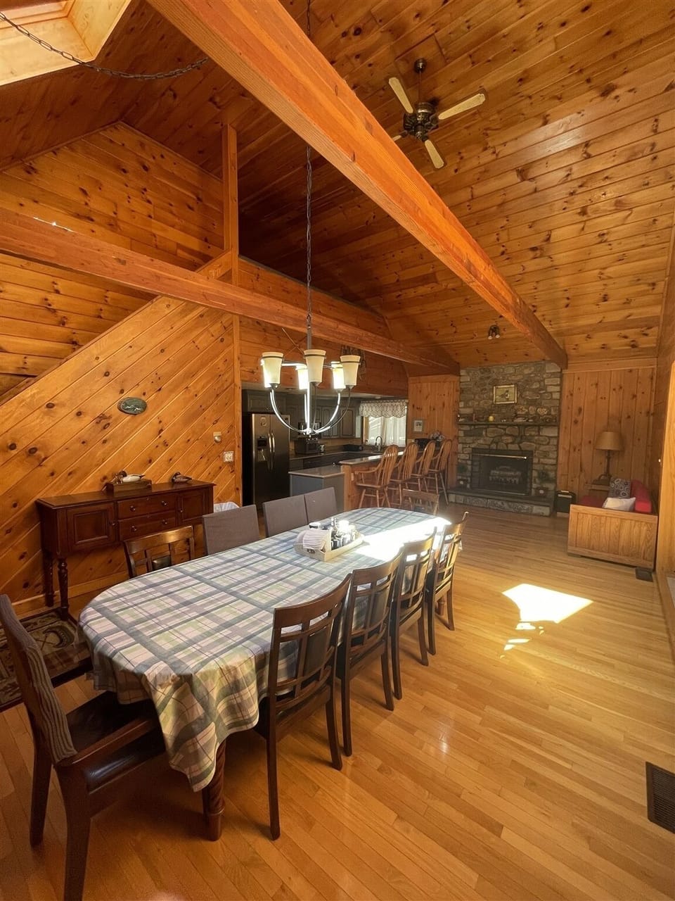 Chalet, 5 Bedrooms | Dining