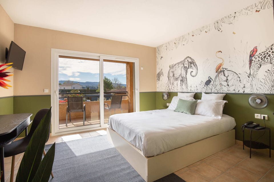 Comfort Double or Twin Room | Premium bedding, desk, blackout drapes, soundproofing