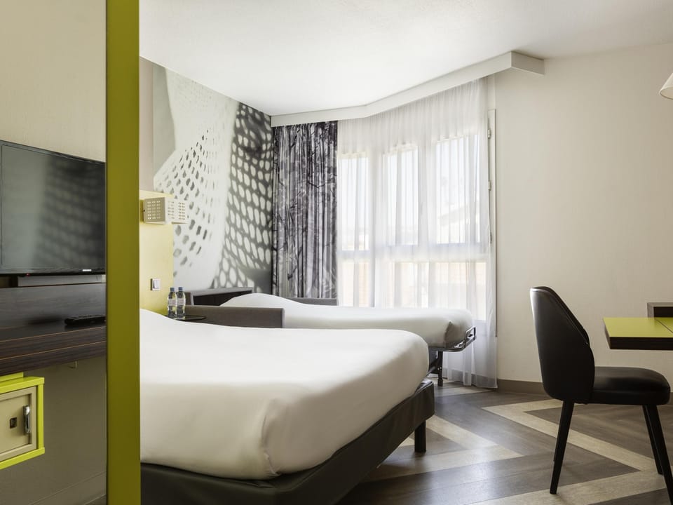 Standard Room, 2 Twin Beds | In-room safe, desk, soundproofing, iron/ironing board