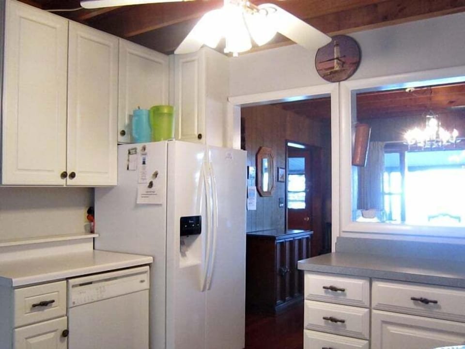 Full kitchen