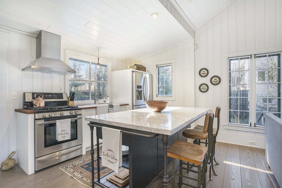 Island doubles as a dining table for 4 in the kitchen area