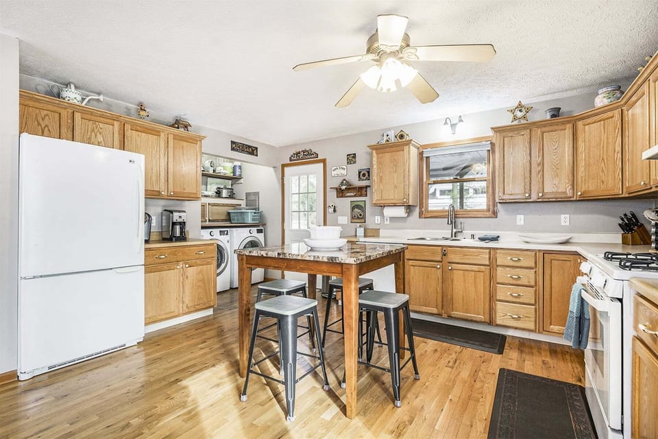 Spacious kitchen with a selection of gadgets to help you cook a meal