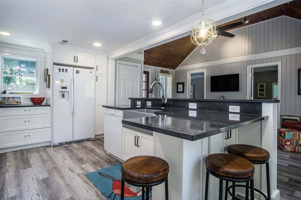 Cute breakfast bar area in the kitchen