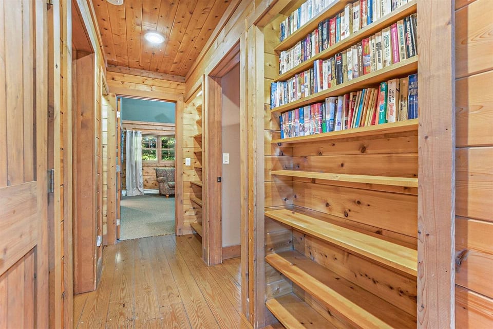 Hallway shelves offers plenty of books to enjoy during your stay