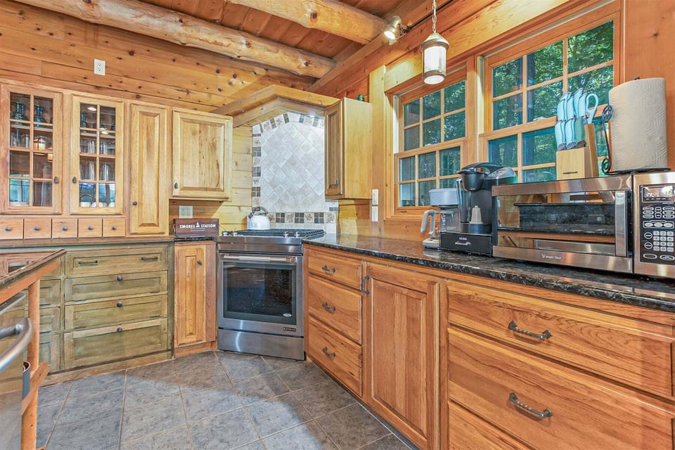Fully equipped kitchen with everything you need for a meal at home