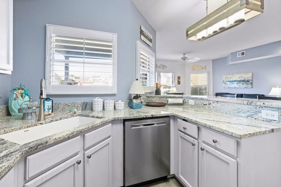 Condo, 2 Bedrooms | Interior